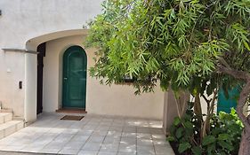 Joli appartement climatisé avec terrasse à moin 10 minutes à pieds de la plage